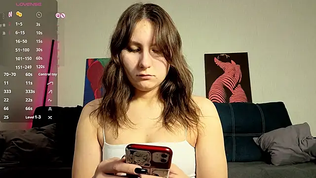 TrixiBell online show from March 4, 2026, 4:31 am