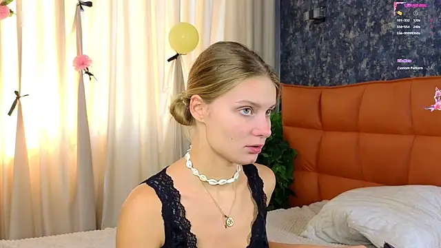 Snapshot of SoftBliss chatting on September 15, 2025, 6:36 am SoftBliss online show from September 15, 2025, 6:36 am