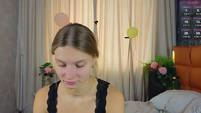 Snapshot of SoftBliss chatting on September 29, 2025, 6:42 am SoftBliss online show from September 29, 2025, 6:42 am