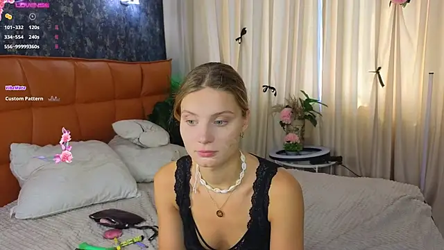 Snapshot of SoftBliss chatting on September 11, 2025, 6:57 am SoftBliss online show from September 11, 2025, 6:57 am