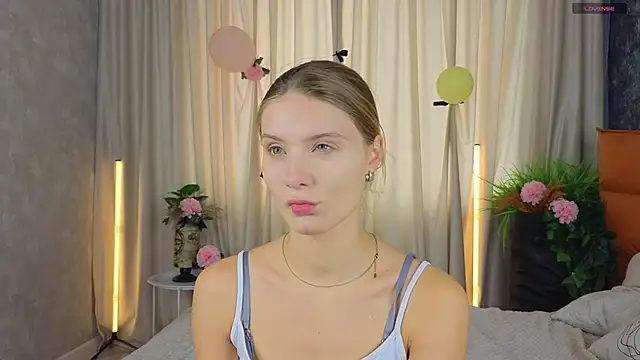 Snapshot of SoftBliss chatting on September 30, 2025, 6:41 am SoftBliss online show from September 30, 2025, 6:41 am