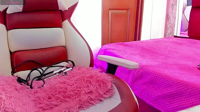 Snapshot of Sheilly_brown chatting on November 2, 2025, 7:19 pm Sheilly brown online show from November 2, 2025, 7:19 pm