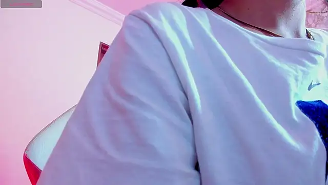 Snapshot of Sheilly_brown chatting on December 21, 2025, 8:42 pm Sheilly brown online show from December 21, 2025, 8:42 pm