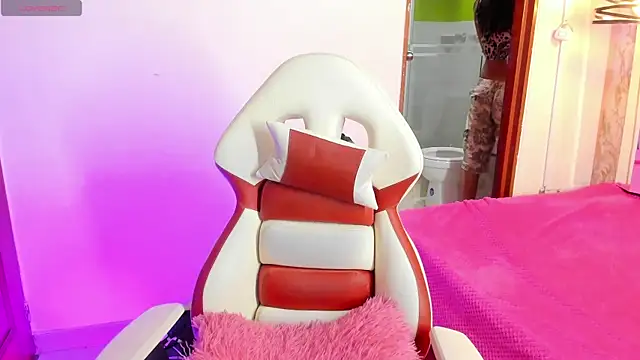 Snapshot of Sheilly_brown chatting on November 5, 2025, 7:39 pm Sheilly brown online show from November 5, 2025, 7:39 pm