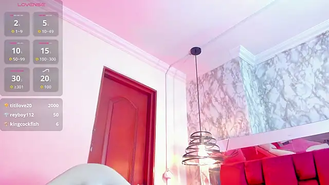 Snapshot of Sheilly_brown chatting on December 13, 2025, 8:04 pm Sheilly brown online show from December 13, 2025, 8:04 pm