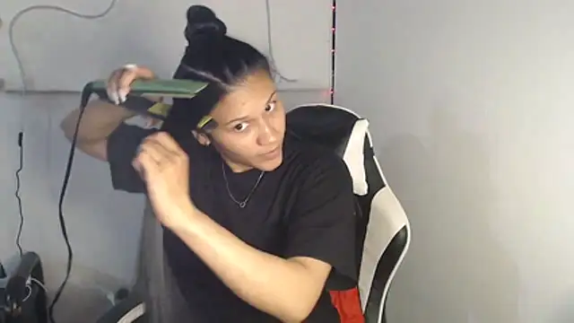 JessGarcia online show from December 21, 2025, 12:13 am