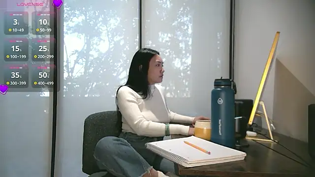 yuzhara online show from November 28, 2025, 1:55 pm