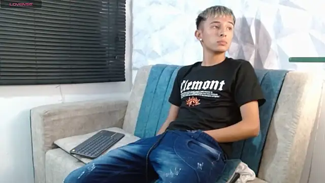 Isaac tan online show from December 4, 2025, 10:09 pm