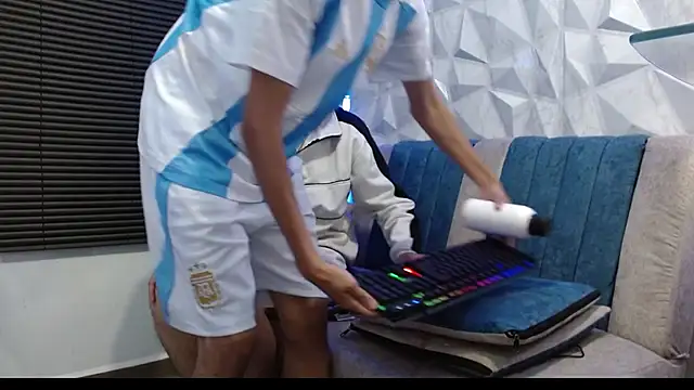 Snapshot of Isaac_tan chatting on September 21, 2025, 3:11 am Isaac tan online show from September 21, 2025, 3:11 am