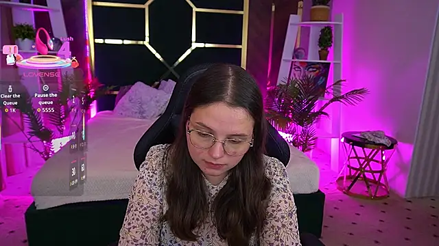 Snapshot of SophieDreamss chatting on September 30, 2025, 2:01 pm SophieDreamss online show from September 30, 2025, 2:01 pm