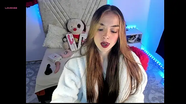 Mia Victoria22 online show from May 4, 2026, 3:26 pm