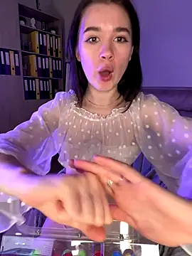 Marryme- online show from November 13, 2025, 2:43 pm