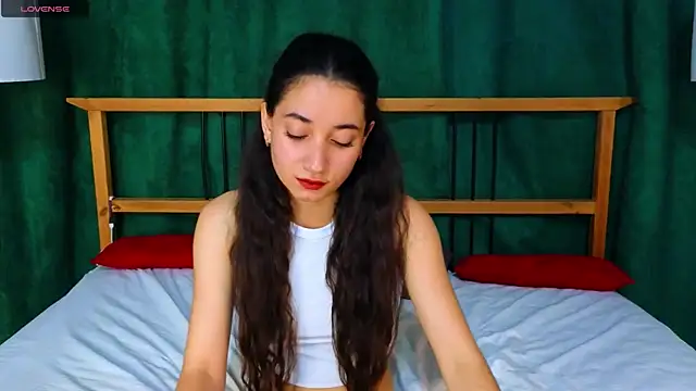 BettyMaldonado online show from October 16, 2025, 8:44 am