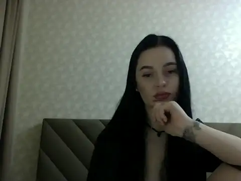 Lulii24 online show from November 18, 2025, 2:49 am