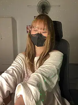 Meowyeuk6 online show from April 16, 2026, 8:09 pm