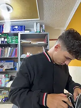 AdrianRinaldi online show from April 17, 2026, 7:38 pm