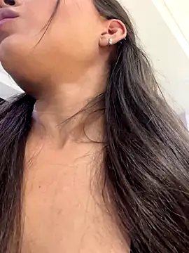 AnnyVega  online show from October 17, 2025, 9:05 pm