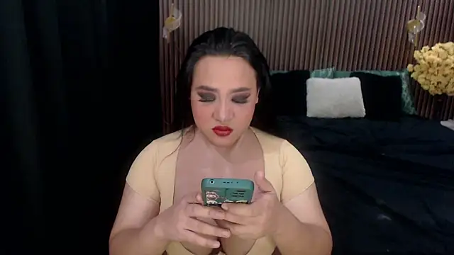 Hotcum ella online show from September 8, 2025, 11:48 pm