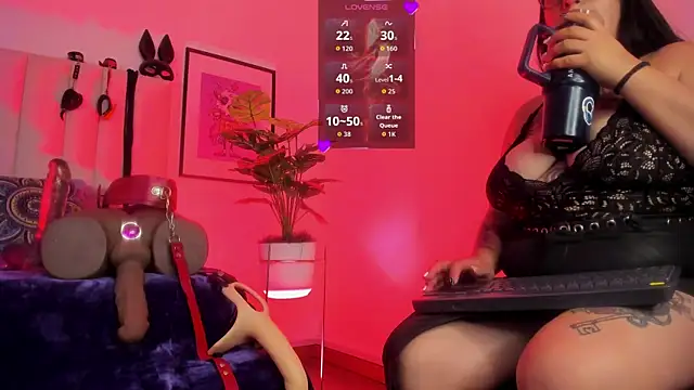 Violett Novoa online show from November 1, 2025, 12:10 pm