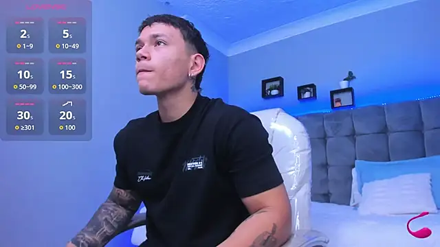 Snapshot of Thomas_moon chatting on November 25, 2025, 12:16 pm Thomas moon online show from November 25, 2025, 12:16 pm