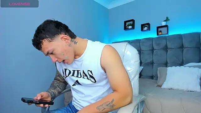 Snapshot of Thomas_moon chatting on December 16, 2025, 1:04 pm Thomas moon online show from December 16, 2025, 1:04 pm