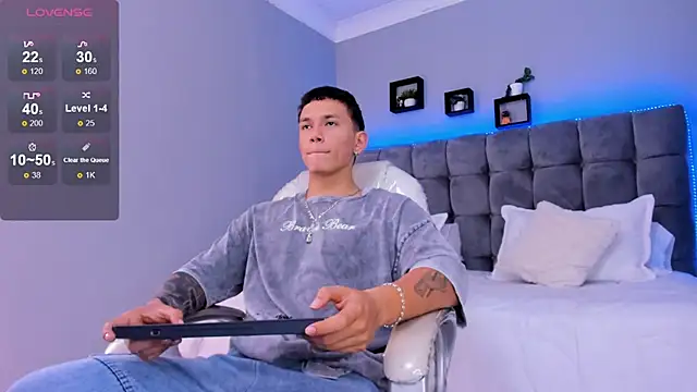 Snapshot of Thomas_moon chatting on January 10, 2026, 1:28 pm Thomas moon online show from January 10, 2026, 1:28 pm