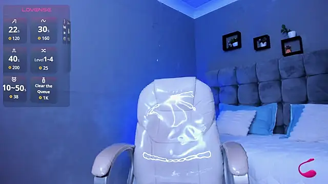 Snapshot of Thomas_moon chatting on November 15, 2025, 11:03 am Thomas moon online show from November 15, 2025, 11:03 am