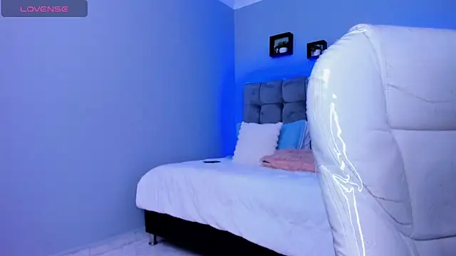 Snapshot of Thomas_moon chatting on December 4, 2025, 1:32 pm Thomas moon online show from December 4, 2025, 1:32 pm