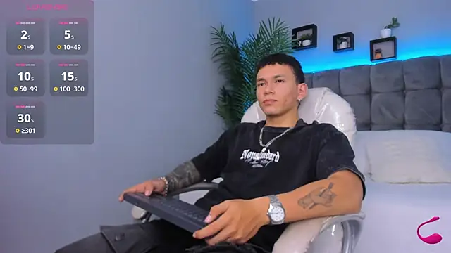 Snapshot of Thomas_moon chatting on February 18, 2026, 1:18 pm Thomas moon online show from February 18, 2026, 1:18 pm