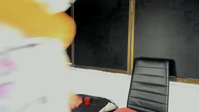 Snapshot of HellAndDante_ chatting on February 16, 2026, 10:51 pm HellAndDante online show from February 16, 2026, 10:51 pm