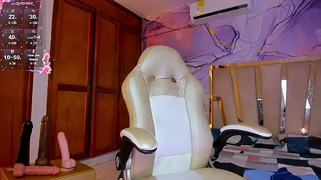 Elowen Clark online show from October 25, 2025, 7:58 pm