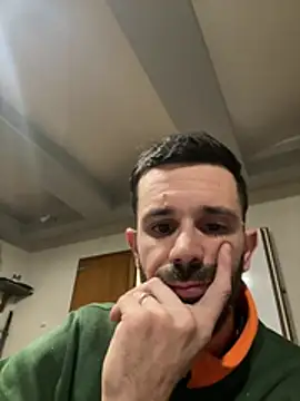 lolo7121 online show from February 11, 2026, 5:35 pm