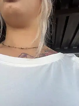 Snapshot of YouCandiSumisa chatting on November 18, 2025, 6:11 pm YouCandiSumisa online show from November 18, 2025, 6:11 pm