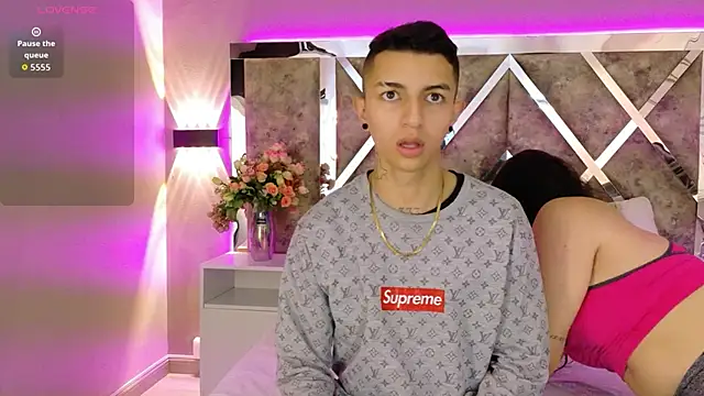 NickandAbby  online show from November 4, 2025, 11:58 am