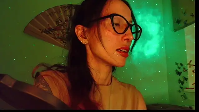 KiotoShine online show from November 26, 2025, 6:08 pm