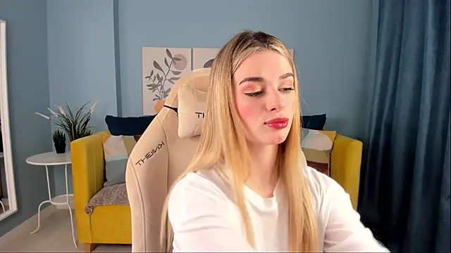 SweetyLicky online show from November 3, 2025, 4:10 pm