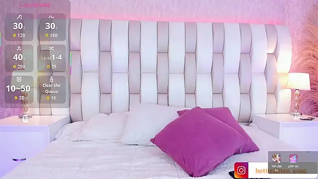 Snapshot of Viollet_xoxo chatting on February 5, 2026, 7:32 pm Viollet xoxo online show from February 5, 2026, 7:32 pm