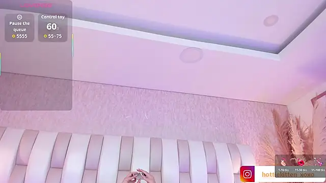 Snapshot of Viollet_xoxo chatting on February 8, 2026, 12:03 pm Viollet xoxo online show from February 8, 2026, 12:03 pm