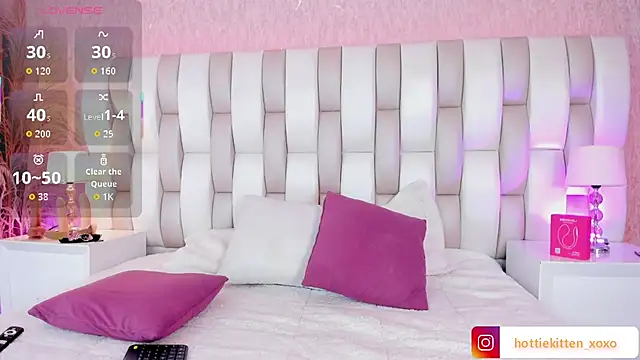 Snapshot of Viollet_xoxo chatting on February 11, 2026, 8:09 pm Viollet xoxo online show from February 11, 2026, 8:09 pm