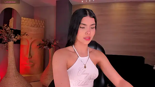 MiaLaurence online show from January 13, 2026, 7:29 pm