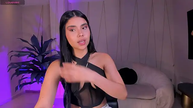 MiaLaurence online show from November 3, 2025, 11:58 am