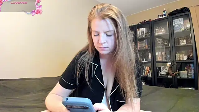 LndsyR90 online show from December 21, 2025, 4:14 am