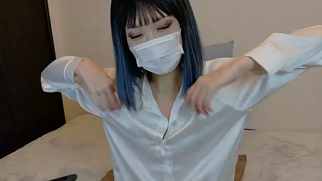 sarina at online show from March 4, 2026, 4:31 am