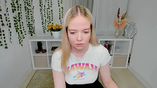 BellaMontgomery online show from June 19, 2026, 10:36 pm