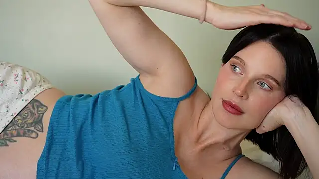 ellaa91 online show from April 25, 2026, 1:14 pm