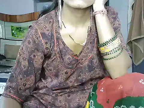 ROSE GOLDE online show from June 19, 2026, 6:52 am