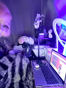 iamlalamilano online show from February 18, 2026, 1:18 pm