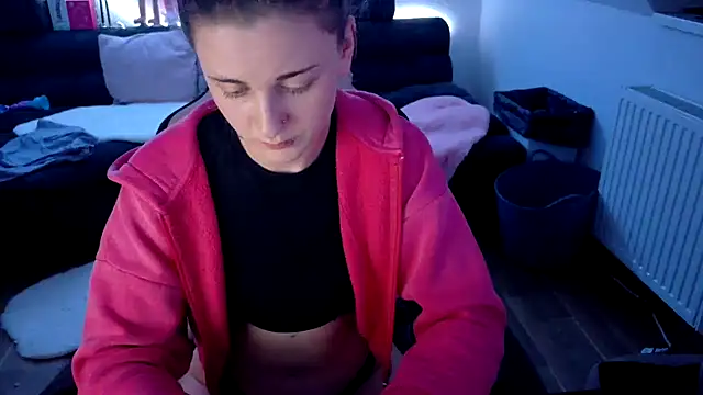 Snapshot of Melly4You chatting on June 30, 2026, 9:04 pm Melly4You online show from June 30, 2026, 9:04 pm
