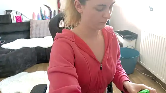 Snapshot of Melly4You chatting on May 22, 2026, 3:10 pm Melly4You online show from May 22, 2026, 3:10 pm