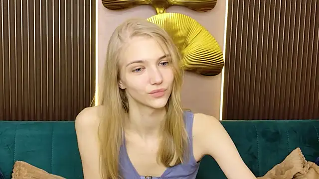 4example Chloe online show from February 26, 2026, 10:37 am